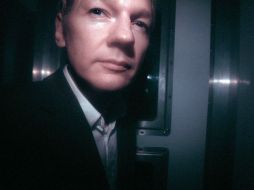 El fundador de WikiLeaks, Julian Assange, al abandonar el tribunal en Londres. AP  /