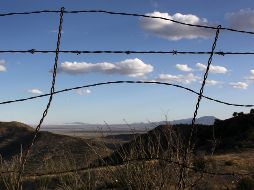 Investigadores estiman que toda la frontera suroeste de EU podría ser vigilada con 64 secciones de cable. AFP  /
