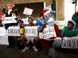 Estudiantes hicieron una representación en sátira a funcionarios del Gobierno del Estado. E. BARRERA  /