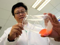 El científico afirma que separar una tonelada de pulpa con enzimas cuesta 48 mil dólares. EFE  /