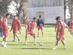 Magallón (izquierda) juega con Xavier Báez, Marco de León, Édgar Mejía y “Venado” Medina. ESPECIAL  /