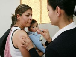 Autoridades afirman que la vacuna es segura, gratuita y protege contra tres virus. ARCHIVO  /