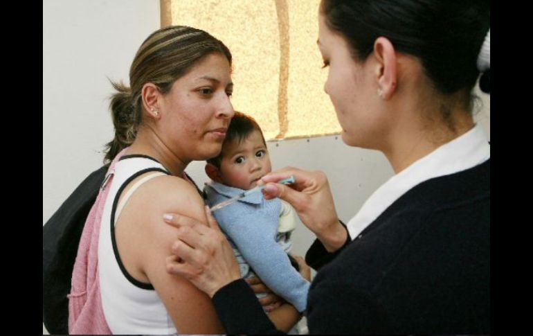Autoridades afirman que la vacuna es segura, gratuita y protege contra tres virus. ARCHIVO  /