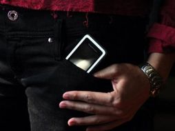 Cada habitante chileno  realizó 119 llamadas y habló dos horas y 36 minutos. AFP  /