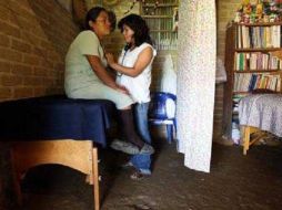 Berta Martínez Sebastián (de pie) es nua joven promotora de la Red de Derechos Sexuales y Reproductivos de México. EFE  /