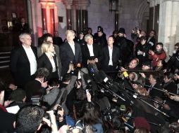 Jualian Assange, fundador de WikiLeaks, fue liberado este jueves luego de pagar una fianza. AP  /