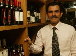 Sergio Pérez, gerente de La Trattoria, invita a los comensales a crear sus propios platillos favoritos. E. FLORES  /