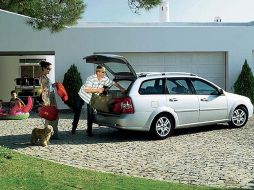 Defina la hora de salida, ruta y detalles como número de detenciones para comer, descansar . ESPECIAL  /