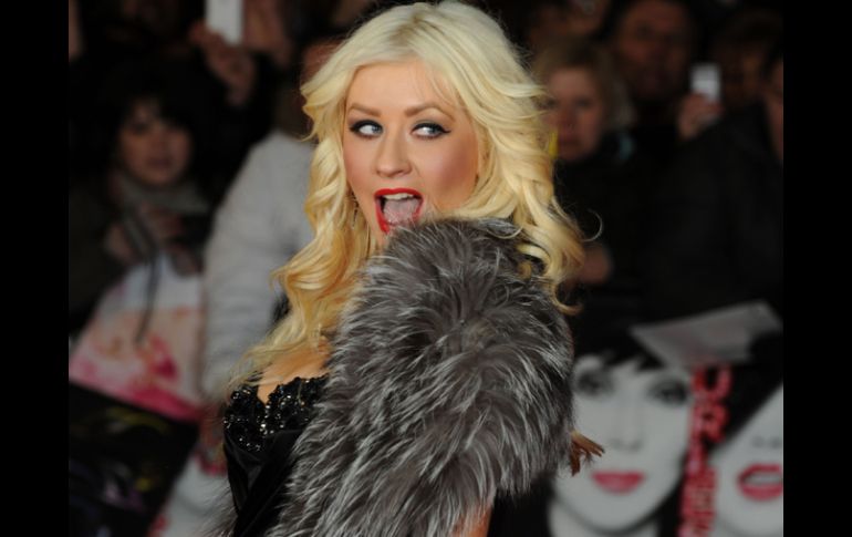 Aguilera se encuentra de gira junto con Cher para promocionar la película ''Burlesque''. AFP  /