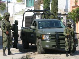 La vivienda fue resguardada por los militares mientras un fiscal de la Federación obtienen una orden de cateo. M. PATIÑO  /