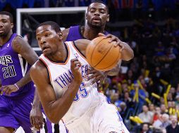 El delantero aportó 24 puntos para que el Thunder ganara hoy en Oklahoma City. AP  /