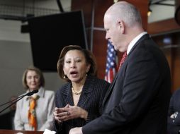 La representante Nydia Velázquez habla durante uan rueda de prensa después de la votación adversa. REUTERS  /