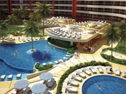 Aspecto general de las albercas y la terraza del Sunset Plaza Vallarta.ESPECIAL  /