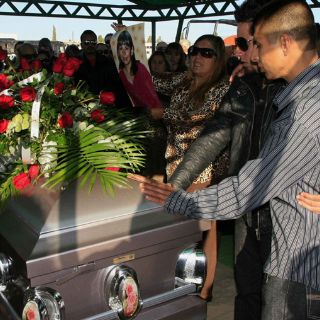 Atacan negocio de pareja de activista