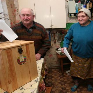 En Bielorrusia, encuesta da la victoria a Lukashenko