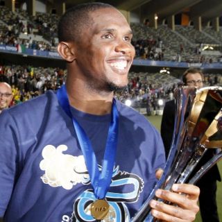 Coronan a Eto'o por ser el mejor jugador