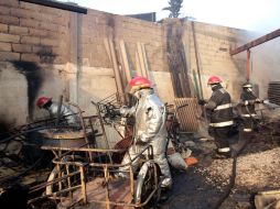 Bomberos trabajan en la zona de la explosión en San Martín Texmelucan. REUTERS  /