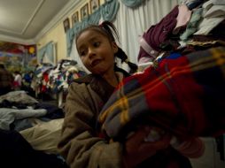 Niña en el refugio de San Martín Texmelucan. AFP  /