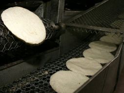 La Secretaría de Economía aseguró que el aumento en el precio de la tortilla no estaba justificado. ARCHIVO  /