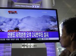 Corea del Sur comenzó hoy sus maniobras militares ante la isla de Yeonpyeong que fue atacada el mes pasado por Corea del Norte. AP  /