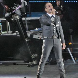 ''El Potrillo'' llega al primer lugar en radio