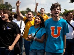 EStudiantes se manifiestan en contra del decreto aprobado por el Parlamento. REUTERS  /