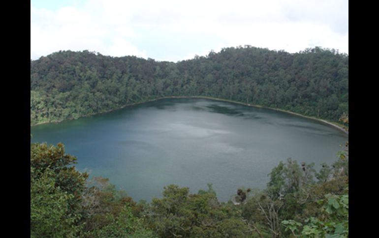 Diez guatemaltecos invidentes escalaron un volcán. ESPECIAL  /
