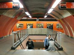 La mayoría de las personas que transitan por el subterráneo no se detienen a observar estas obras. VLADIMIX.FLICKR  /