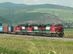 Los delincuentes habrían obstruido las vías del ferrocarril con troncos para llevar a cabo el secuestro. ARCHIVO  /