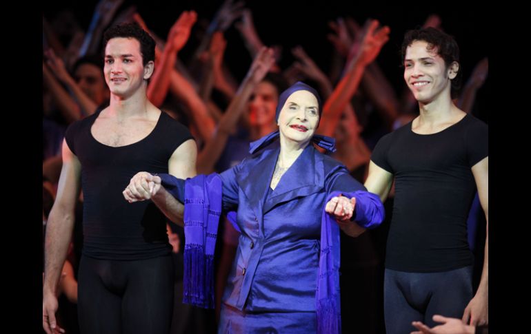 En todo 2010, la bailarina cubana ha sido homenajeada en distintas partes del mundo. AP  /