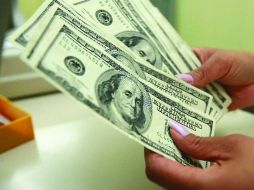 El dolar estodounidense registra precio promedio en el Aeropuerto de la capital del país. ARCHIVO  /