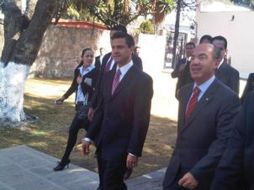 El Presidente Felipe Calderón (izq.) estuvo acompañado por el gobernador del estado de México, Enrique Peña Nieto. SUN  /