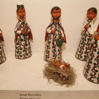 Artesanos moldean en barro el Nacimiento de Jesús