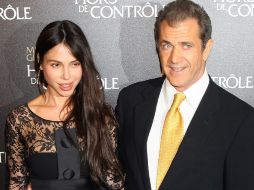 Oksana Grigorieva y Mel Gibson, previo a su rompimiento. La pareja protagonizó uno de los escándalos del año en Hollywood. AP  /