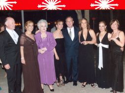 Lourdes Corvera con sus hijos.  /