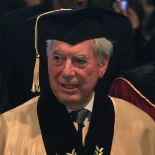 Vargas Llosa es nombrado Doctor Honoris Causa