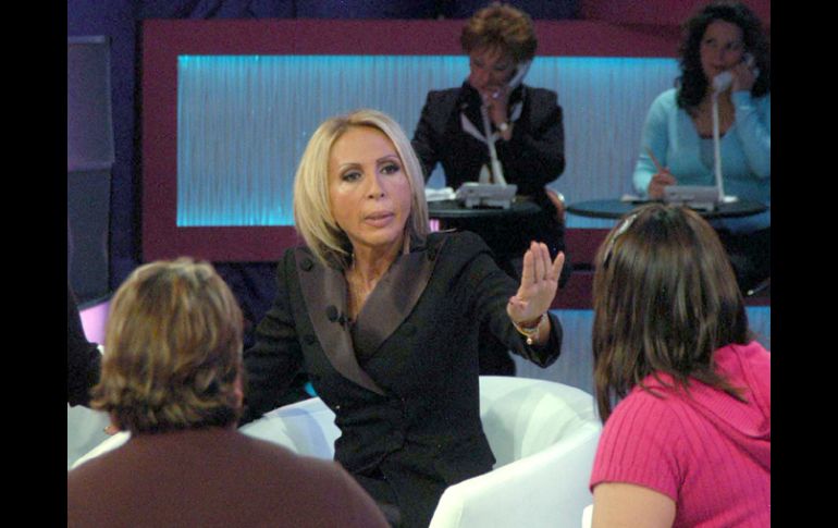 La conductora comentó a la prensa que ya tramitó su nacionalización mexicana. NOTIMEX  /