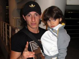 Andrés Guardado a su llegada al Aeropuerto de Guadalajara el día anterior. EFE  /