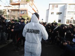 Un carabinieri acude la representación diplomática para realizar los primeros peritajes. NTX  /