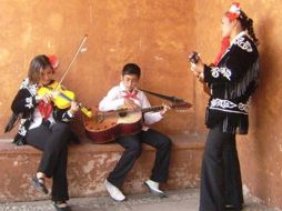 Enseñan el arte de fabricar y restaurar instrumentos. ESPECIAL  /