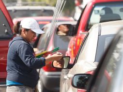 En esta época del año se intensifica la venta ilegal de artefactos pirotécnicos. S. NÚÑEZ  /