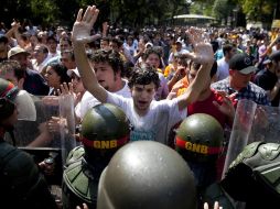 En Venezuela, estudiantes y profesores protestaron por una ley que refuerza los poderes del gobierno sobre las universidades. REUTERS  /