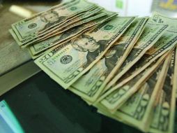 El dólar alcanza precio promedio de 12.20 pesos. ARCHIVO  /