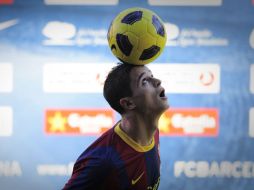 Afellay ya se puso encima la playera del conjunto blaugrana. AFP  /