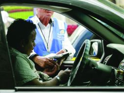 El ocho por ciento del ingreso de las familias mexicanas se destina al pago de 'mordidas'. ARCHIVO  /