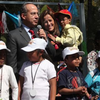 Calderón felicita por Navidad en Twitter