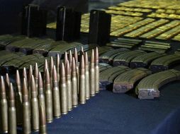 Entre lo decomisado hay armas de fuego, cargadores y cartuchos. ARCHIVO  /