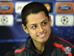 El delantero mexicano Javier 'Chicharito' Hernández podría ver acción cuando su equipo Manchester United reciba al Sunderland. MEXSPORT  /
