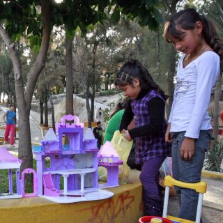 Estrenan regalos de Navidad