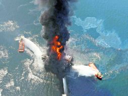 Explosión de un pozo petroleo en el Golfo de México, que ocasionó uno de los derrames más grades de la historia. AP  /